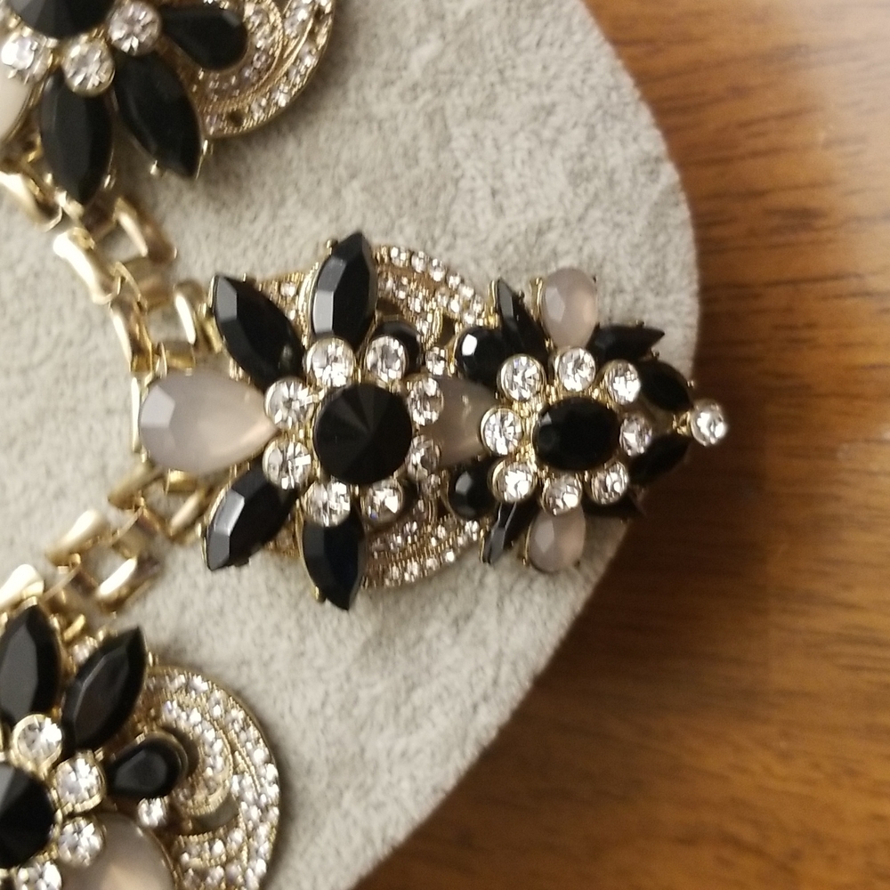 Beautiful. Statement. Necklace - Picture 8 of 8